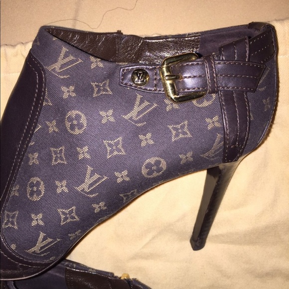 Authentic Louis Vuitton Monogram Mini Lin Ankle Boots - Picture 4 of 13